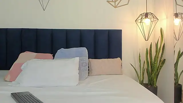 mayaevansmg online show from 02.10.26