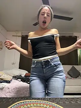 Snapshot of lriana_miller chatting on 02.27.26 lriana miller online show from 02.27.26