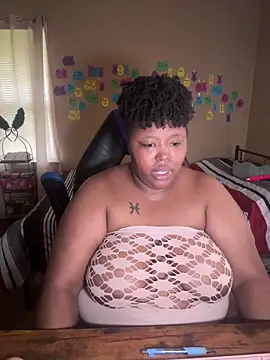 Chocolatebunnyxx96 online show from 05.18.26