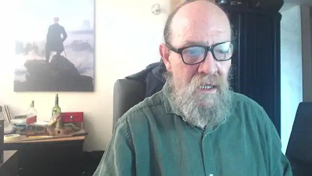 Snapshot of Uncle_Hottie chatting on 06.19.26 Uncle Hottie online show from 06.19.26