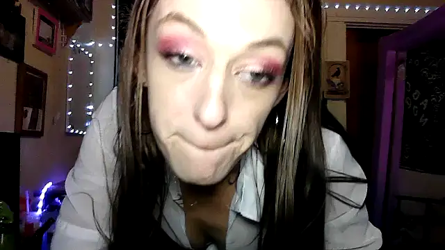 Snapshot of SultryEroticSlut chatting on 02.25.26 SultryEroticSlut online show from 02.25.26