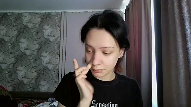 Snapshot of LxayBloom chatting on 02.19.26 LxayBloom online show from 02.19.26