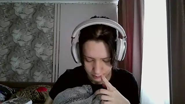 Snapshot of LxayBloom chatting on 02.21.26 LxayBloom online show from 02.21.26