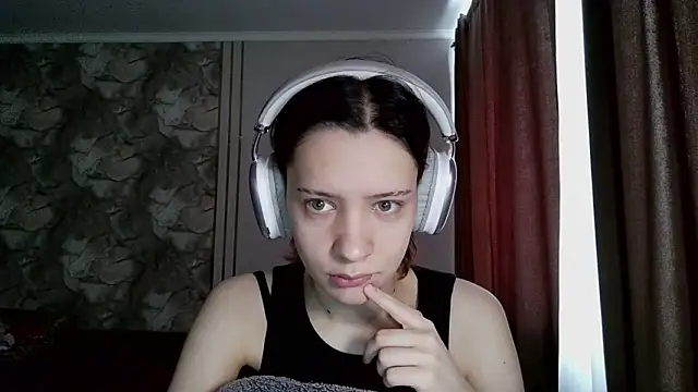 Snapshot of LxayBloom chatting on 02.28.26 LxayBloom online show from 02.28.26