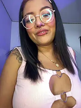 Snapshot of queen_of_you_heart chatting on 01.12.26 queen of you heart online show from 01.12.26