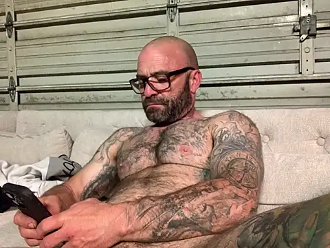 Snapshot of calimeatstick chatting on 02.14.26 calimeatstick online show from 02.14.26