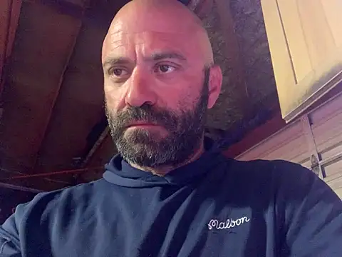 Snapshot of calimeatstick chatting on 03.29.26 calimeatstick online show from 03.29.26