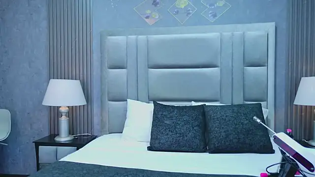 VioletFroost online show from 01.17.26