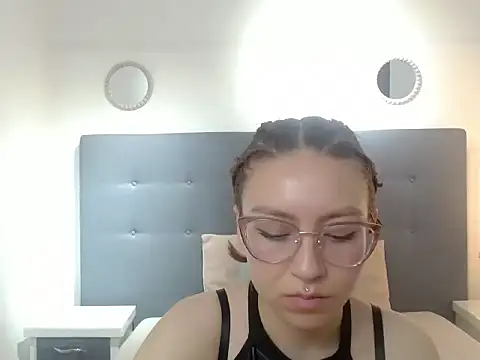 mia vegga online show from 01.10.26