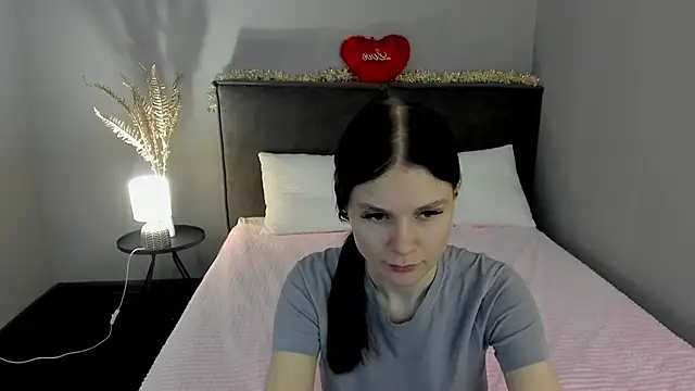 Snapshot of SkinyJoys chatting on 02.19.26 SkinyJoys online show from 02.19.26