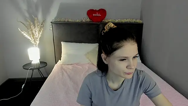 Snapshot of SkinyJoys chatting on 02.24.26 SkinyJoys online show from 02.24.26