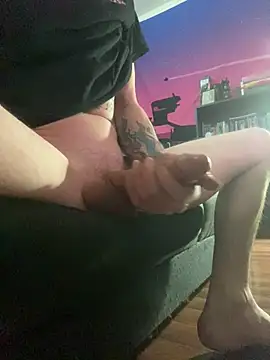 Snapshot of Beastbab3 chatting on 02.04.26 Beastbab3 online show from 02.04.26