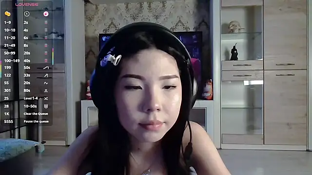 AprilOnilll online show from 02.25.26