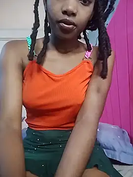 Snapshot of smily_sophia chatting on 04.11.26 smily sophia online show from 04.11.26