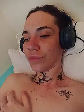 Snapshot of Dirty_Pink chatting on 02.18.26 Dirty Pink online show from 02.18.26