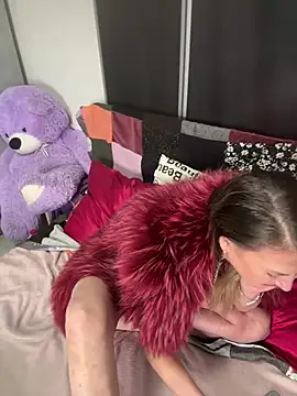 IssabelXO online show from 04.14.26