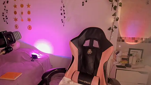 Snapshot of Pisces_angel chatting on 02.23.26 Pisces angel online show from 02.23.26