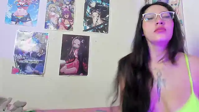 Snapshot of abril_onnel chatting on 10.21.25 abril onnel online show from 10.21.25