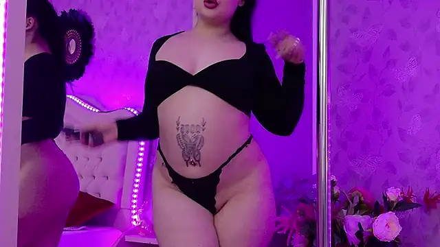 Snapshot of LunaXBabe chatting on 04.25.26 LunaXBabe online show from 04.25.26