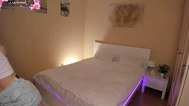 SweetNova  online show from 04.18.26