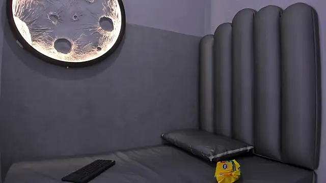 Luna  02 online show from 02.18.26