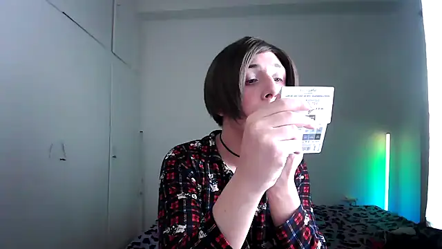 HoneyValentine online show from 02.08.26