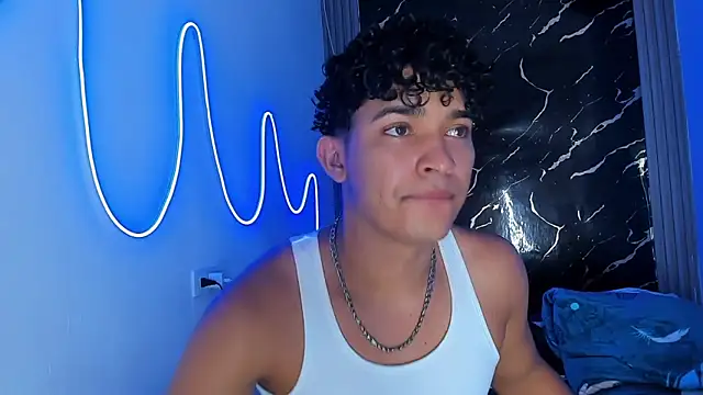 Snapshot of jamescurly00 chatting on 01.11.26 jamescurly00 online show from 01.11.26