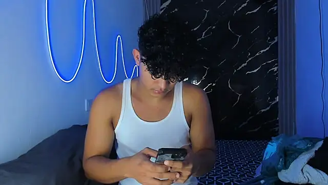 Snapshot of jamescurly00 chatting on 01.13.26 jamescurly00 online show from 01.13.26