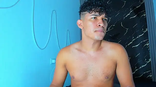 Snapshot of jamescurly00 chatting on 01.19.26 jamescurly00 online show from 01.19.26