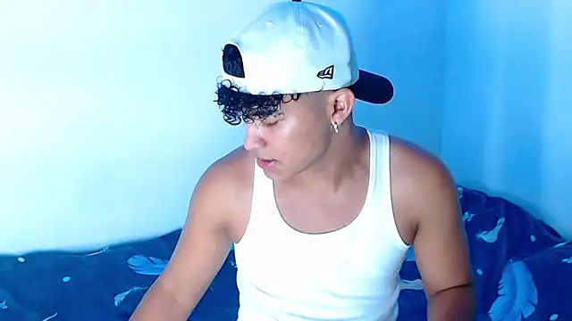 Snapshot of jamescurly00 chatting on 02.02.26 jamescurly00 online show from 02.02.26