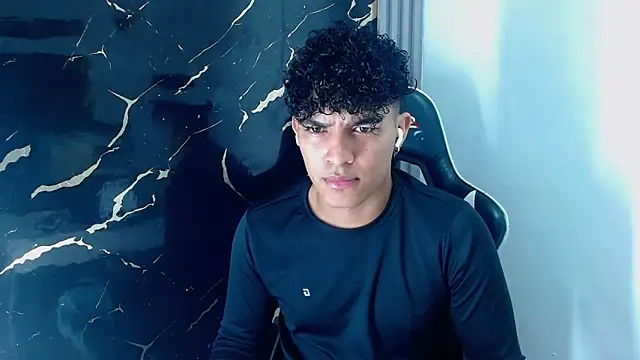 Snapshot of jamescurly00 chatting on 02.04.26 jamescurly00 online show from 02.04.26