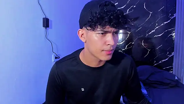 Snapshot of jamescurly00 chatting on 02.08.26 jamescurly00 online show from 02.08.26