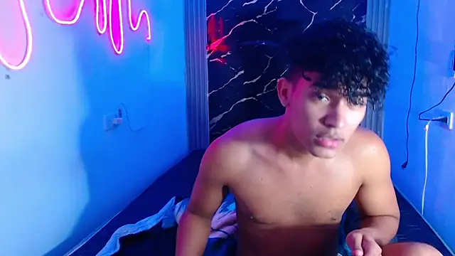 Snapshot of jamescurly00 chatting on 03.01.26 jamescurly00 online show from 03.01.26