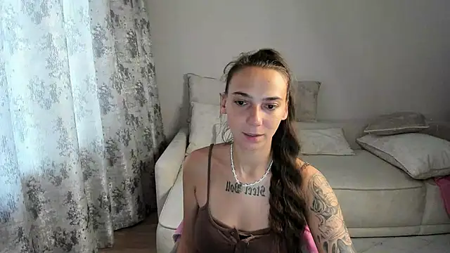 Snapshot of AnnaMized chatting on 04.14.26 AnnaMized online show from 04.14.26