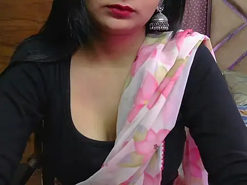 Snapshot of sweet_riyaaa chatting on 06.17.26 sweet riyaaa online show from 06.17.26