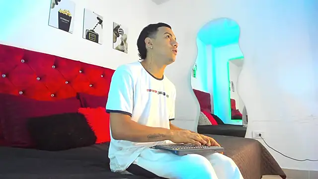 Liamsubtle01 online show from 05.26.26