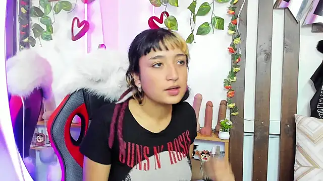 Snapshot of MeowMota_ chatting on 06.25.26 MeowMota online show from 06.25.26