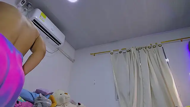 Snapshot of vennuss19 chatting on 04.30.26 vennuss19 online show from 04.30.26