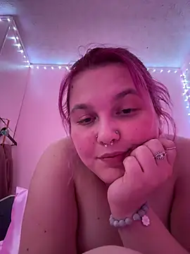 NeedyQueen online show from 04.02.26