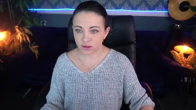 Dafni Monn online show from 11.29.25