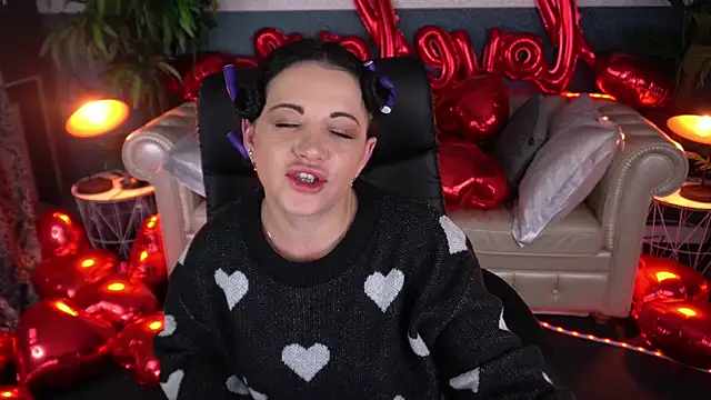 Dafni Monn online show from 02.07.26