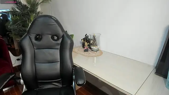 VictoriaPaker online show from 02.15.26