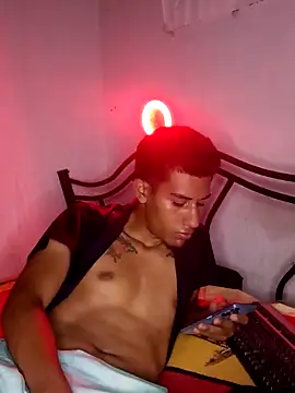 Snapshot of Moreno141224 chatting on 04.13.26 Moreno141224 online show from 04.13.26