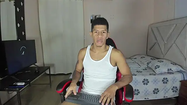 Snapshot of antonio_aguilarx chatting on 08.04.26 antonio aguilarx online show from 08.04.26