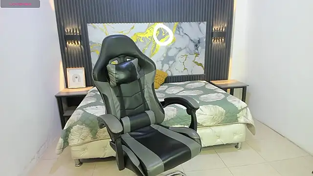 Dark Desiree18 online show from 02.21.26