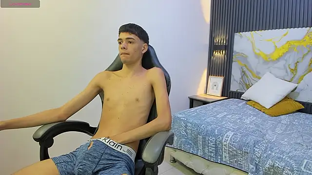 Dark Desiree18 online show from 02.25.26