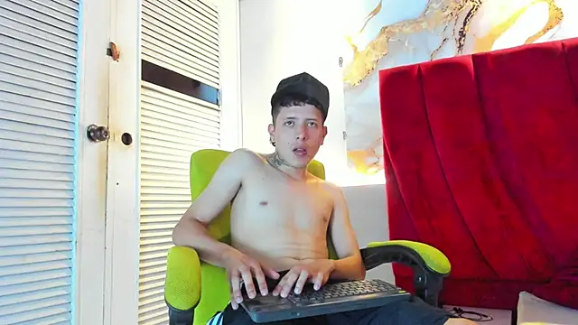 ESTEBAN 2102 online show from 01.10.26