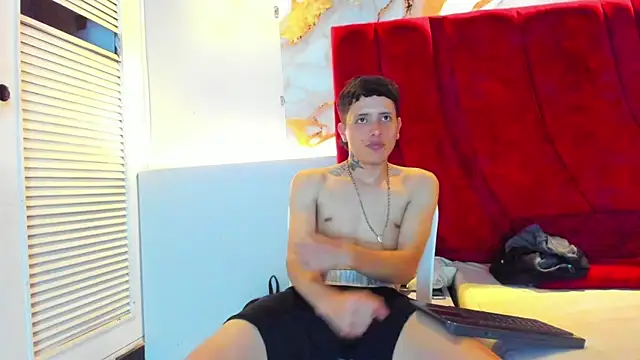 ESTEBAN 2102 online show from 01.15.26