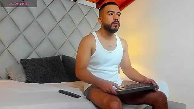 Snapshot of AaronVegaa chatting on 01.15.26 AaronVegaa online show from 01.15.26