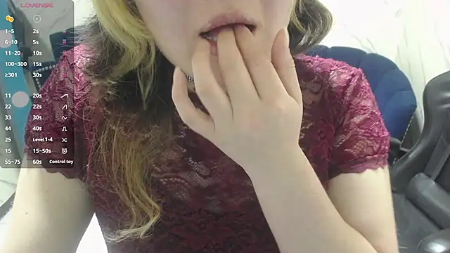 Snapshot of Nezuko_v chatting on 01.10.26 Nezuko v online show from 01.10.26